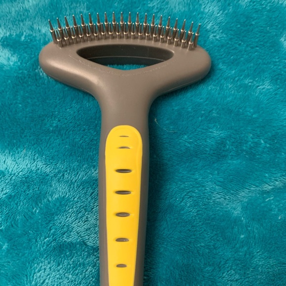 JW Pet Gripsoft Double Row Undercoat Rake - Picture 5 of 9